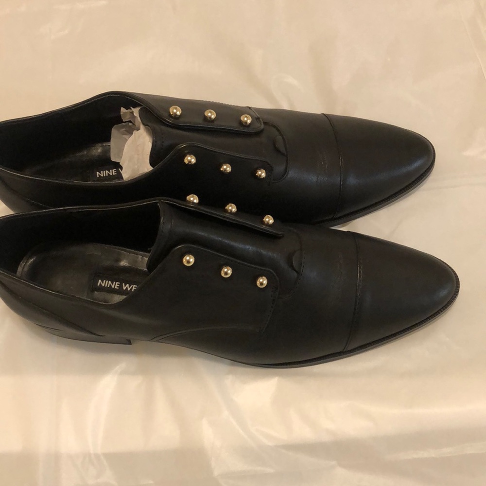 Flat Oxford with studs